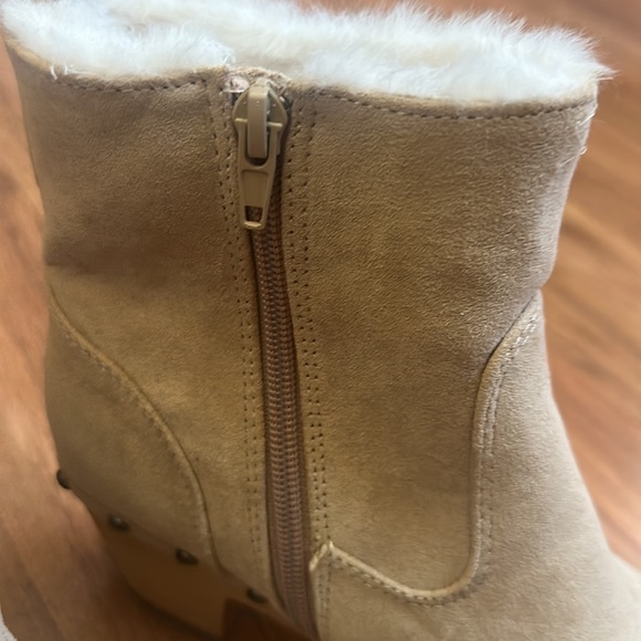 Beautiful fabric upper faux fur lining and faux fur sock boots - Picture 4 of 12